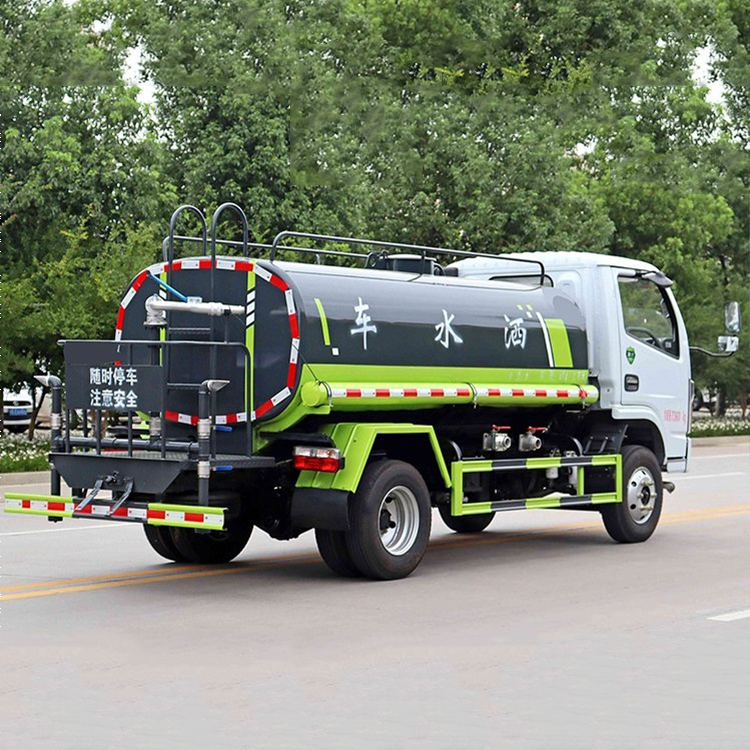 DONGFENG 5000L water tanker truck